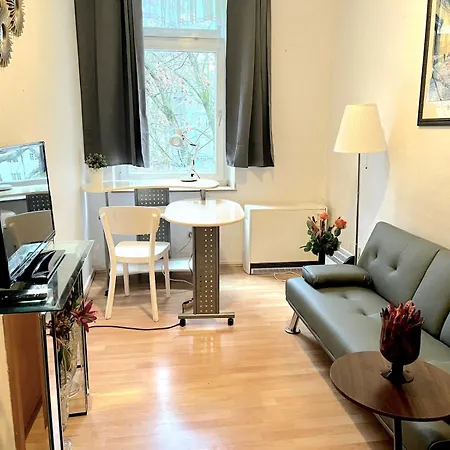 Private Bedroom, Living And Bathroom In A Shared In The Heart Of Pansiyon *