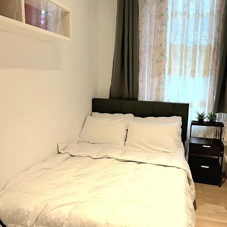 Private Bedroom, Living And Bathroom In A Shared In The Heart Of Pansiyon